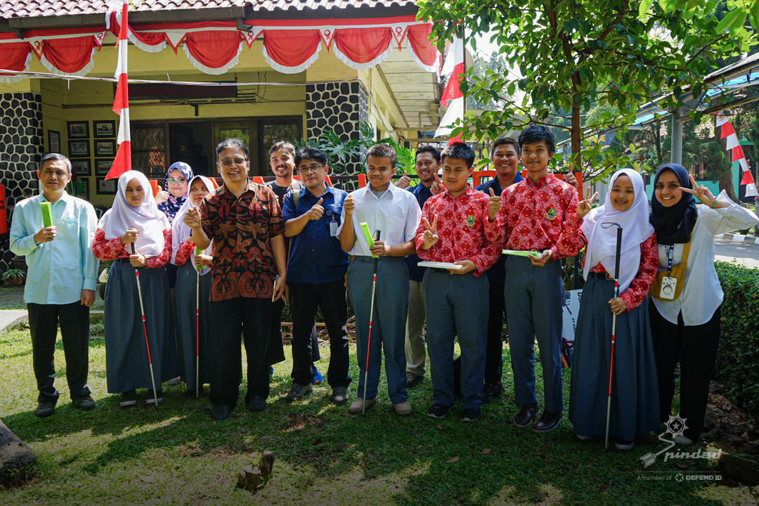 PT Pindad Serahkan Bantuan Pendidikan untuk SLB N A Pajajaran Kota Bandung