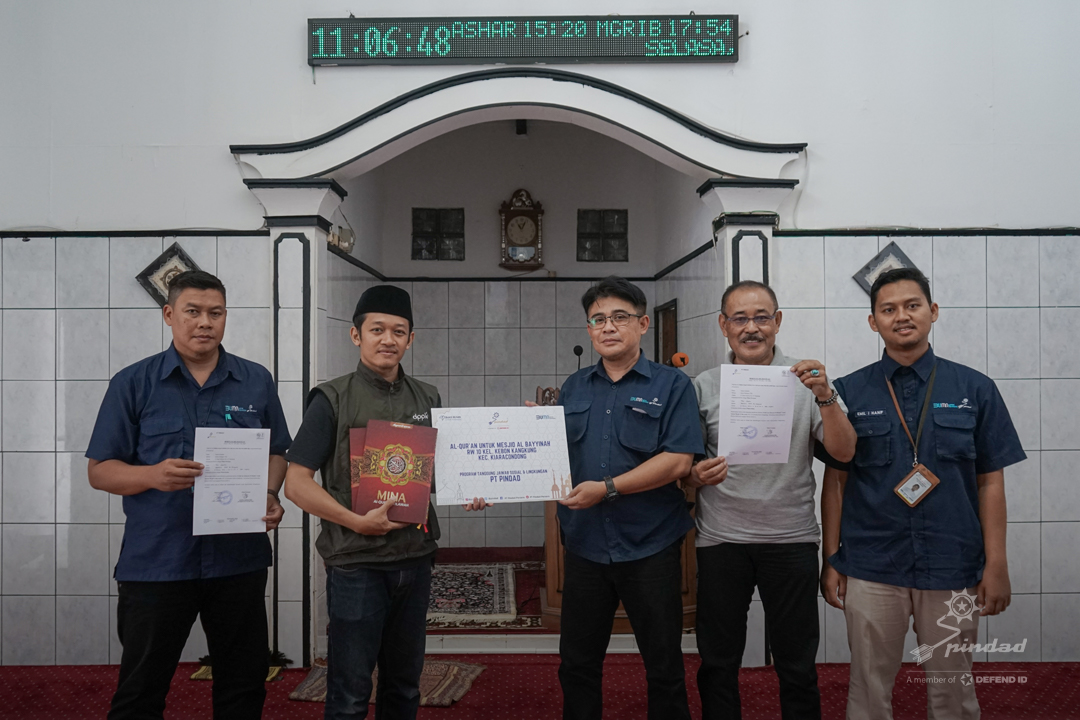 PT Pindad Serahkan Bantuan AL-Quran & Proyektor Untuk Sarana Pendidikan Masjid Al Bayyinah