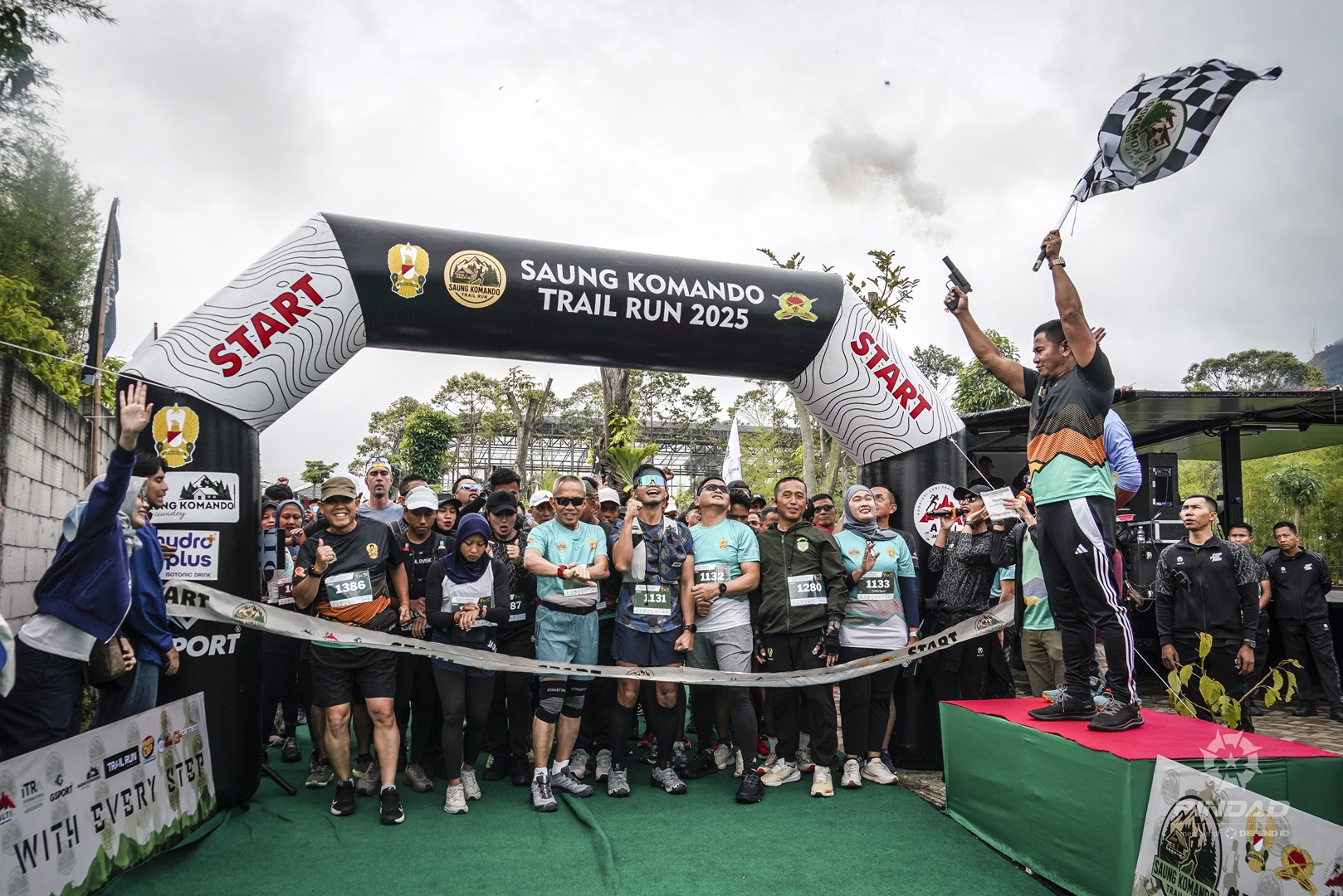 Dirkom & Dirtekbang Pindad Ikuti Saung Komando Trail Run di Ciwidey