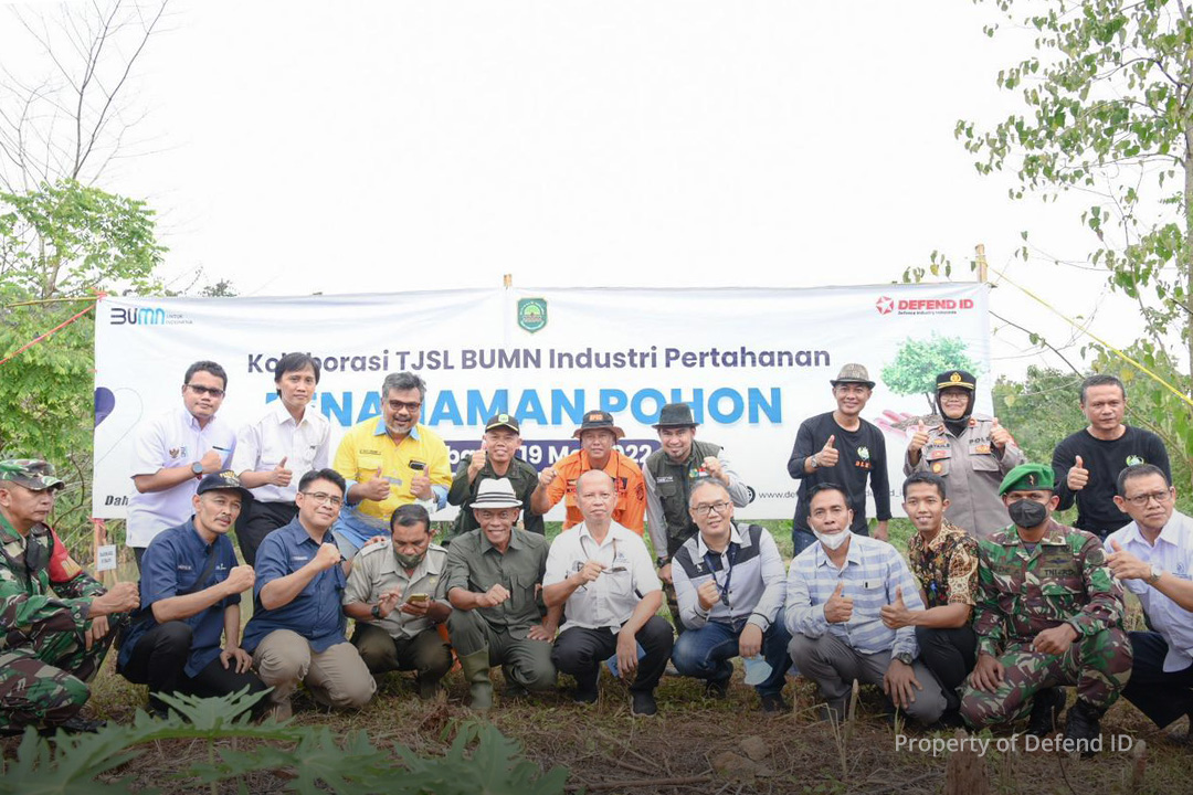 Bersama Bupati, DEFEND ID Tebar Tanaman Produktif di Kabupaten Subang