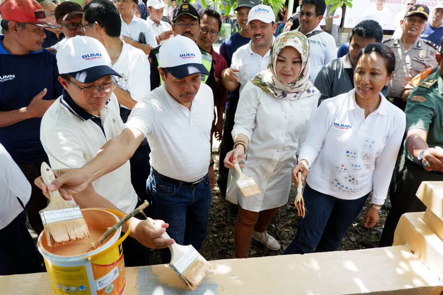 Sinergi BUMN, Pindad Gelar Padat Karya Tunai di Kabupaten Klaten