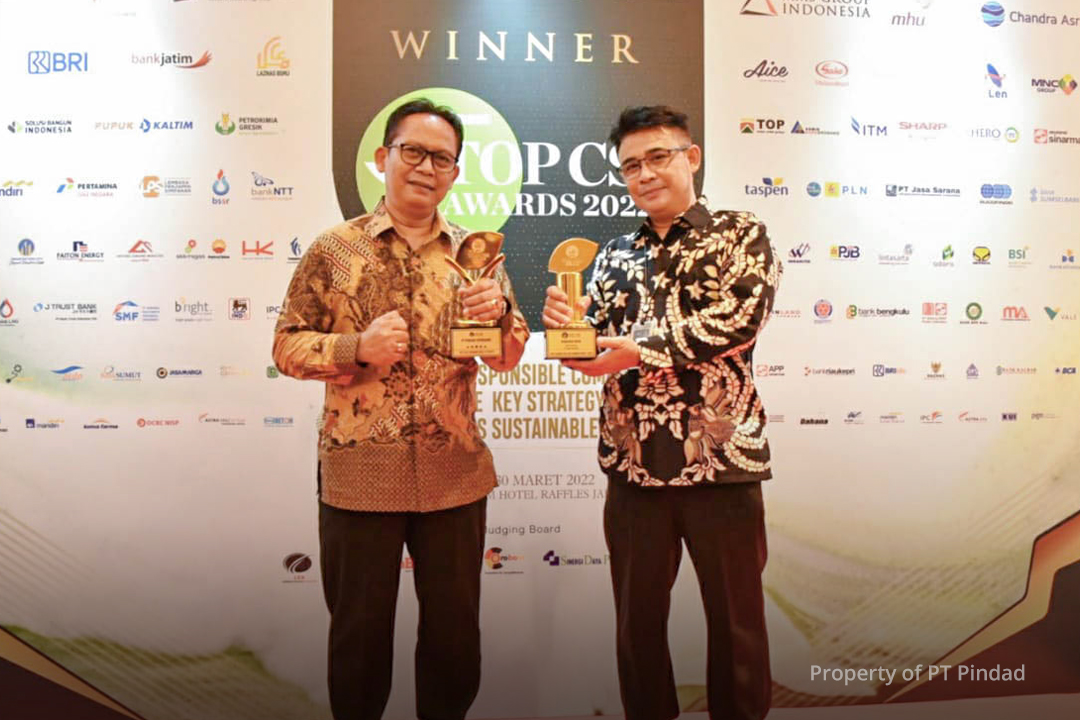 PT Pindad Raih 2 Penghargaan Top CSR Awards 2022
