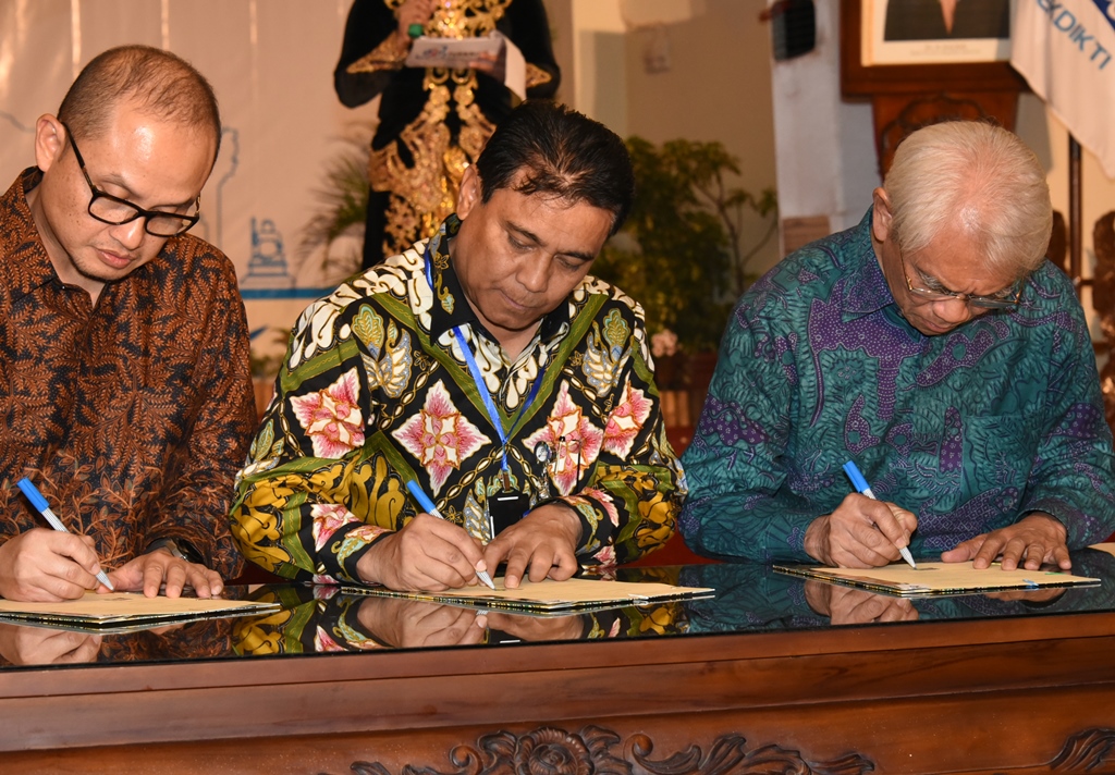 Pindad dan Berberapa Instansi Tandatangani MoU Transportasi Massal Metro Kapsul