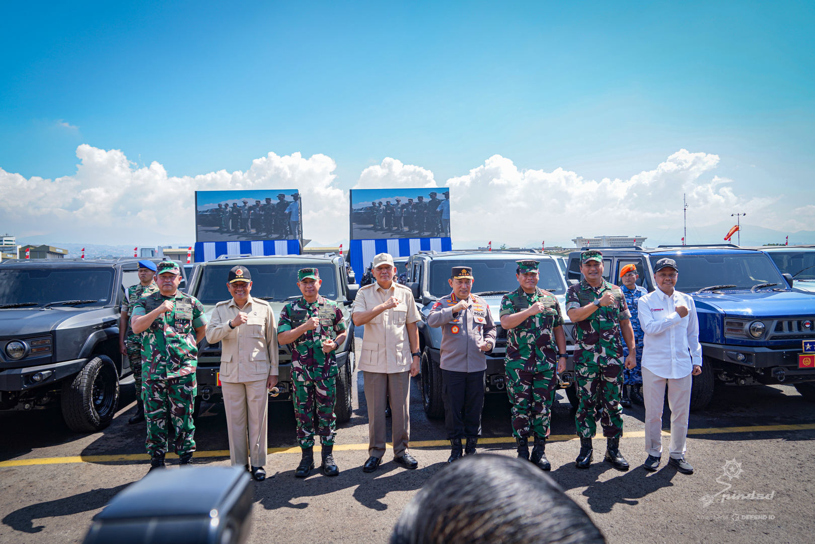 Menhan RI Serahkan 700 Unit Maung MV3 Pindad Untuk Perkuat TNI & Polri