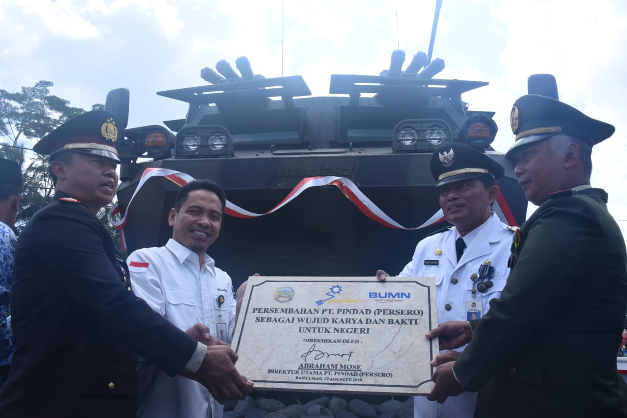 Persembahan Untuk Negeri 73 Tahun Indonesia Merdeka, Pindad Serahkan  Monumen Panser Anoa Ke Banyumas