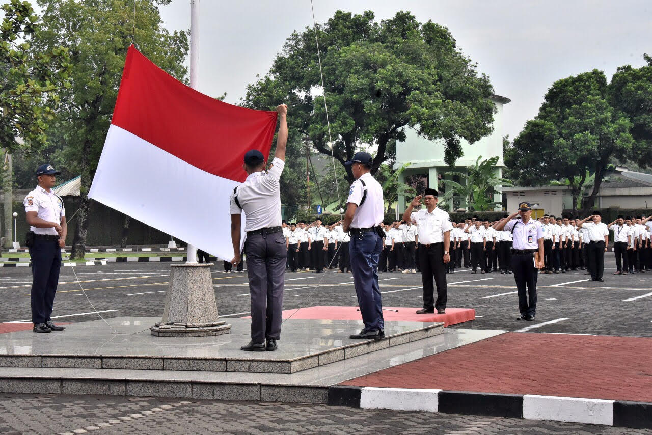 Peringati Hari Pahlawan, Karyawan Pindad Laksanakan Upacara